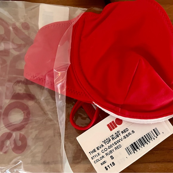 The EVA top in ruby color - Picture 3 of 7